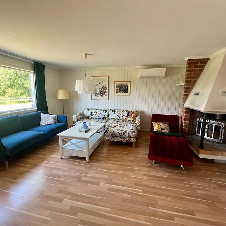 Vila Idylliskt Hus Med Sjoeutsikt. Östhammar Exteriér fotografie