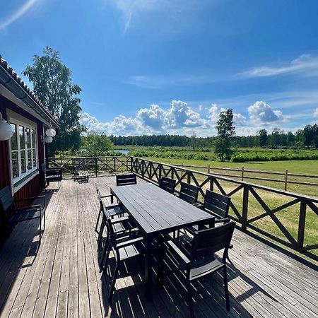 Vila Idylliskt Hus Med Sjoeutsikt. Östhammar Exteriér fotografie