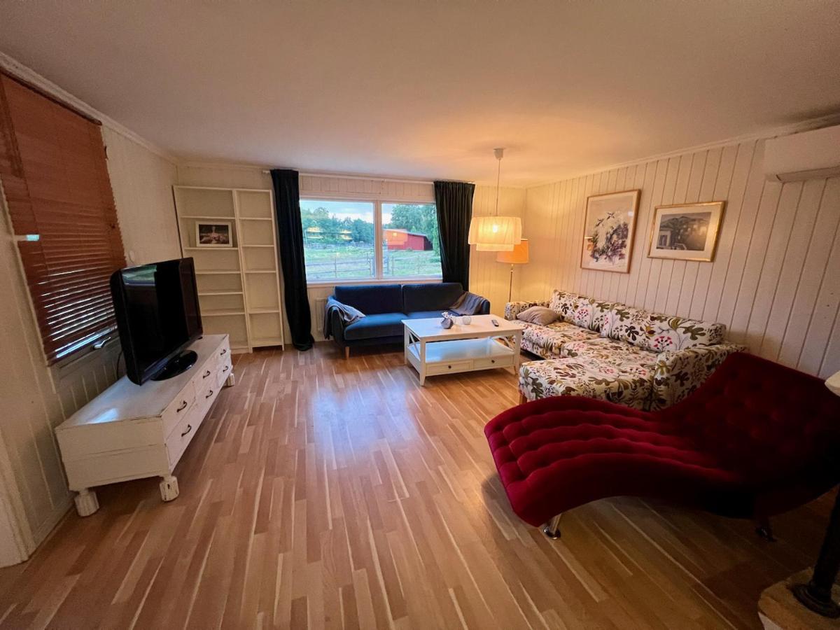 Vila Idylliskt Hus Med Sjoeutsikt. Östhammar Exteriér fotografie