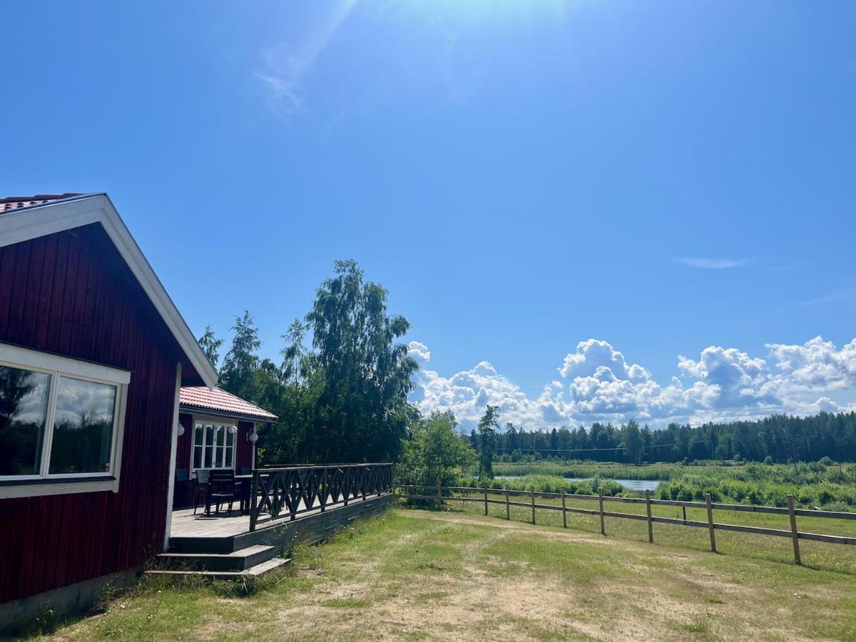 Vila Idylliskt Hus Med Sjoeutsikt. Östhammar Exteriér fotografie