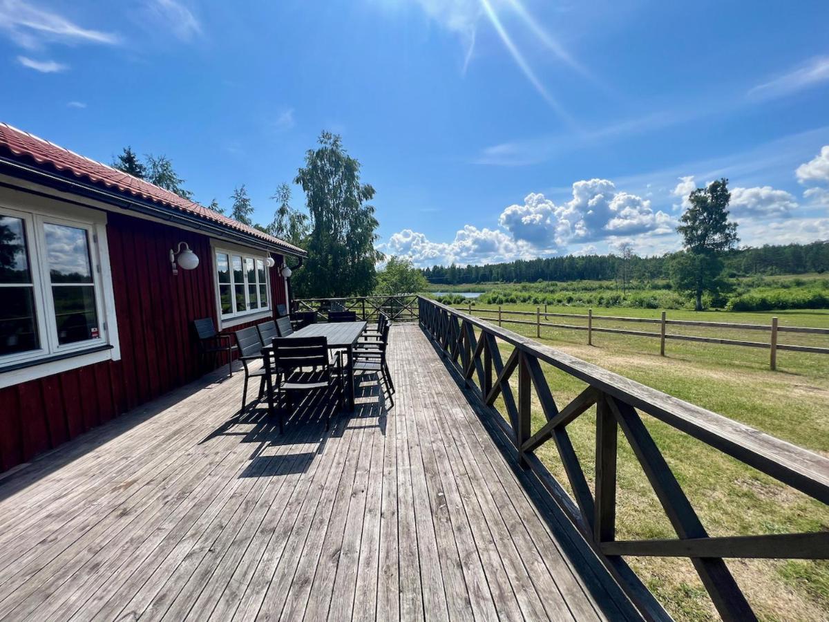 Vila Idylliskt Hus Med Sjoeutsikt. Östhammar Exteriér fotografie