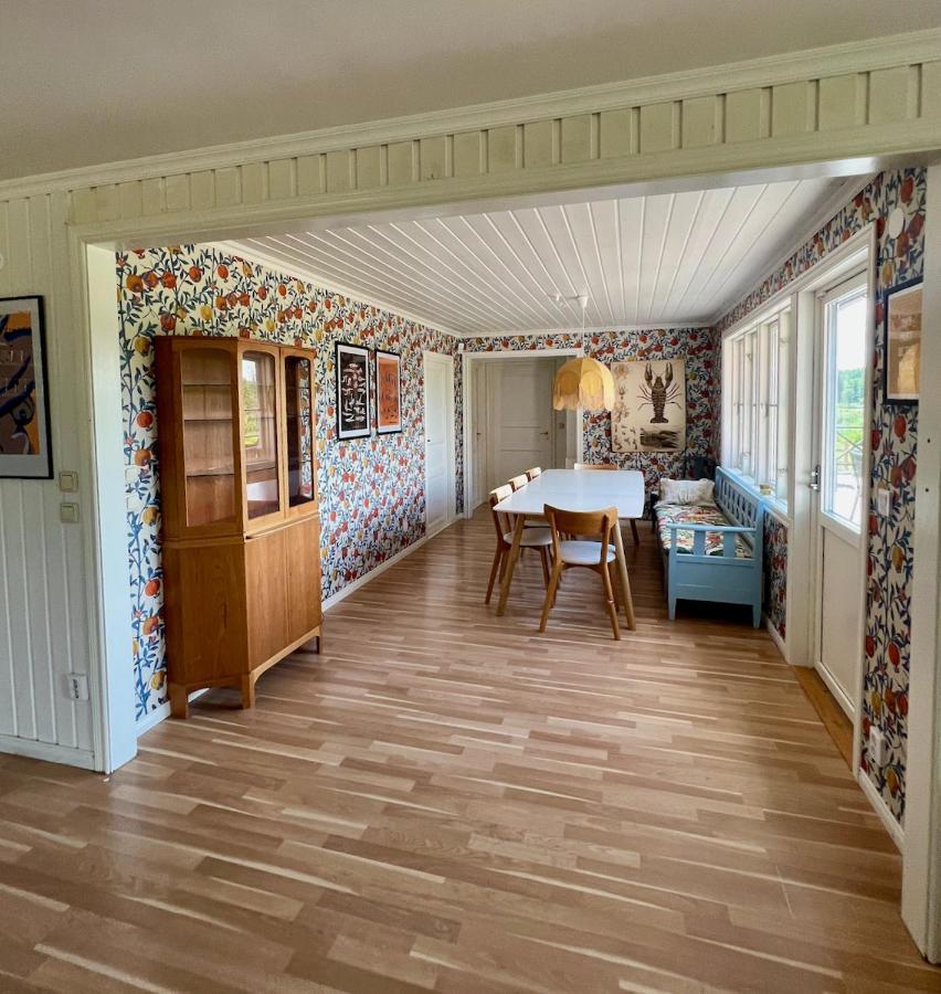 Vila Idylliskt Hus Med Sjoeutsikt. Östhammar Exteriér fotografie