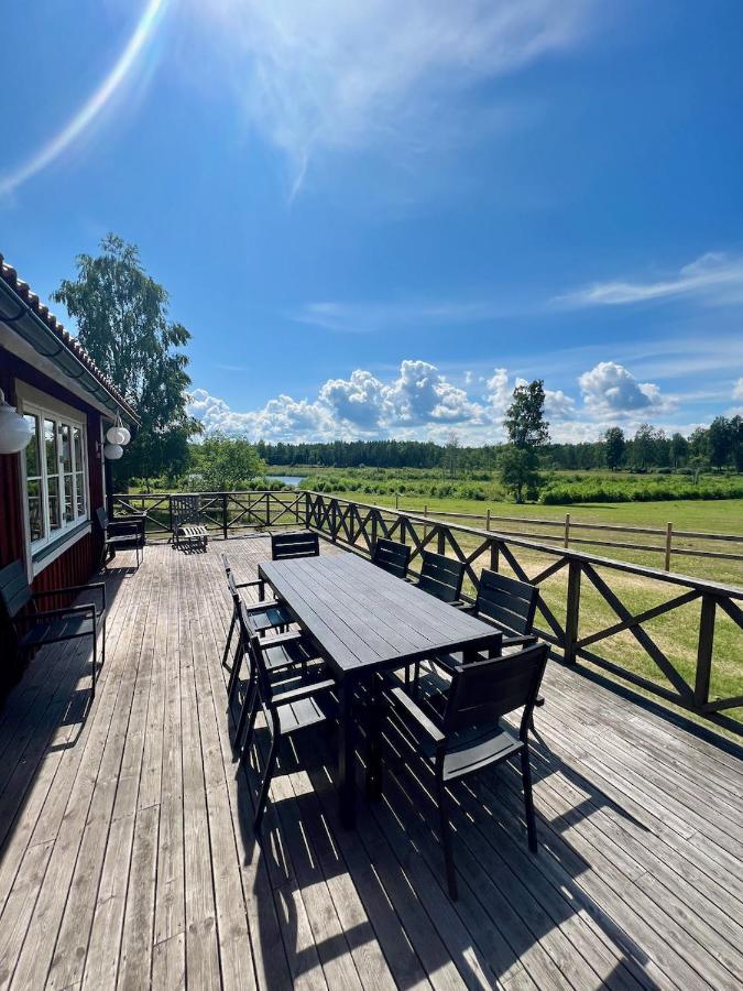 Vila Idylliskt Hus Med Sjoeutsikt. Östhammar Exteriér fotografie